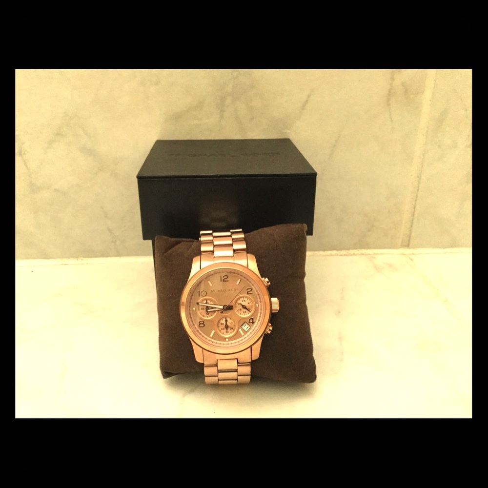 Michael Kors Watch. Gold
